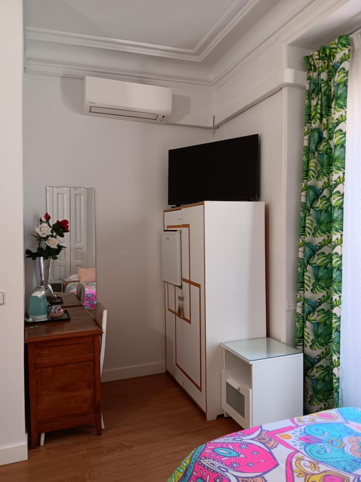 Hostal Casa Chueca Мадрид Экстерьер фото