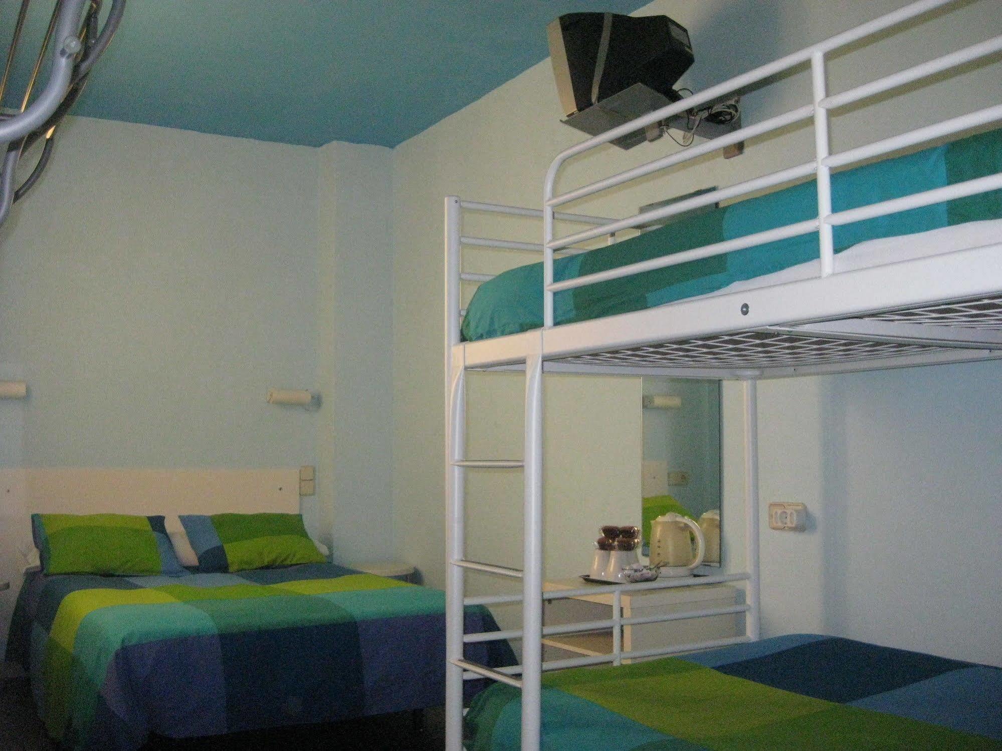 Hostal Casa Chueca Мадрид Экстерьер фото