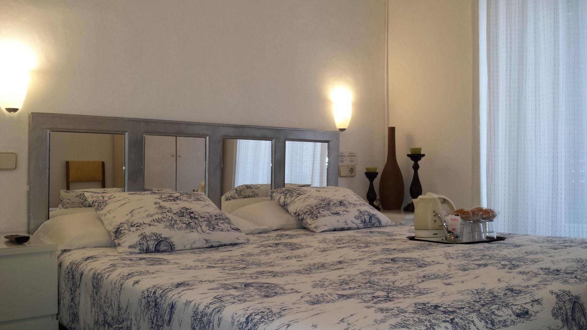 Hostal Casa Chueca Мадрид Экстерьер фото
