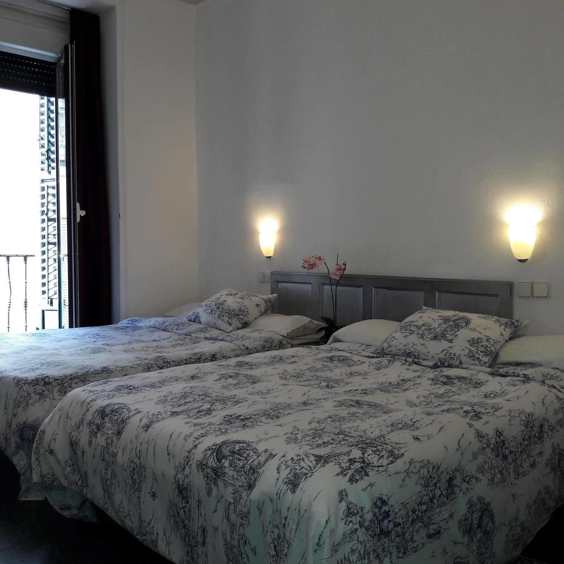 Hostal Casa Chueca Мадрид Экстерьер фото