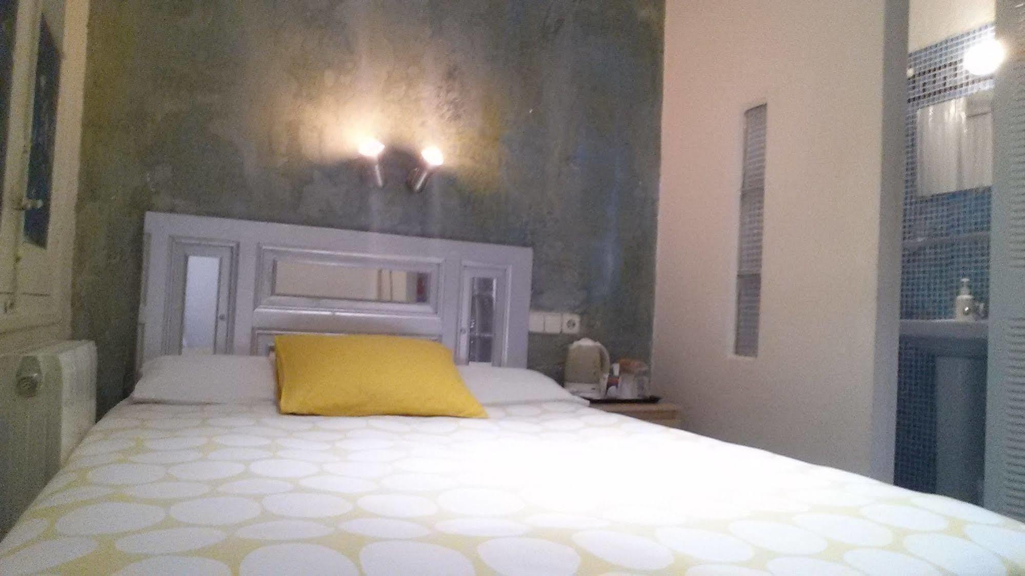 Hostal Casa Chueca Мадрид Экстерьер фото
